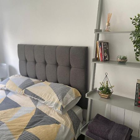 Canal Side Retreat - 2 Bedroom Apartment Heybridge  Buitenkant foto