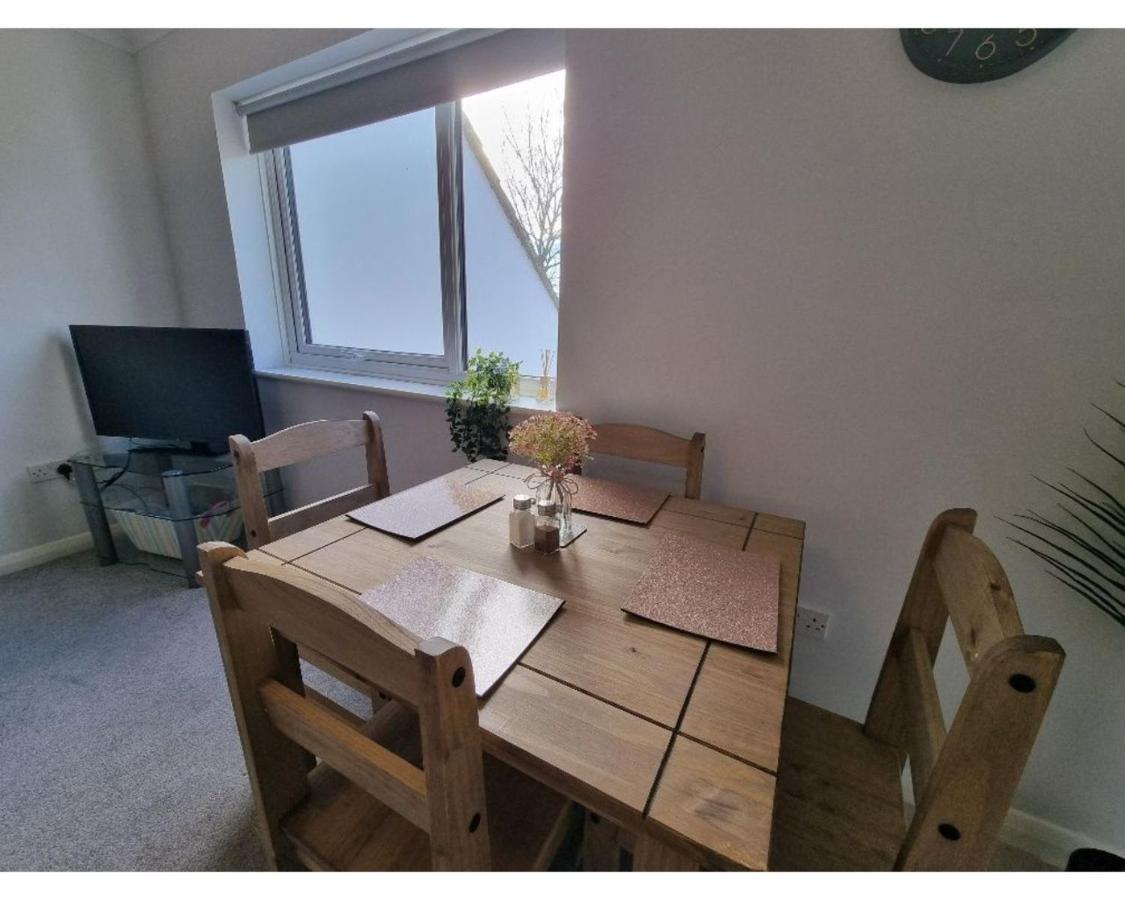 Canal Side Retreat - 2 Bedroom Apartment Heybridge  Buitenkant foto