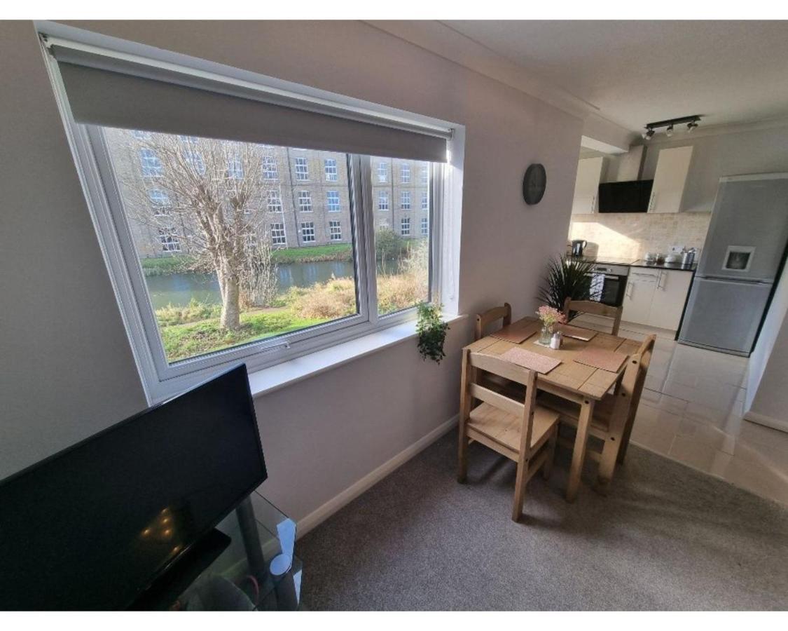 Canal Side Retreat - 2 Bedroom Apartment Heybridge  Buitenkant foto