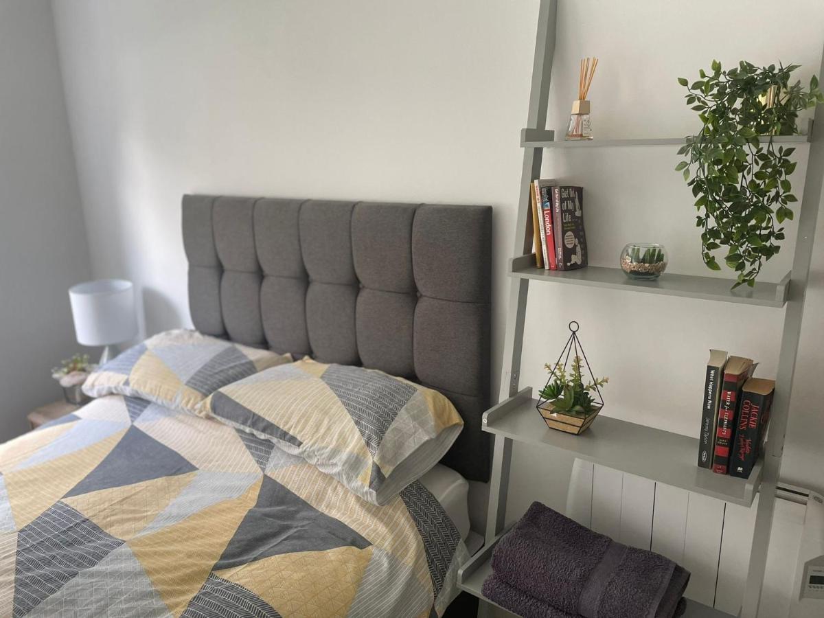 Canal Side Retreat - 2 Bedroom Apartment Heybridge  Buitenkant foto